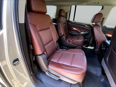 Used 2016 Chevrolet Suburban LTZ RWD image 22
