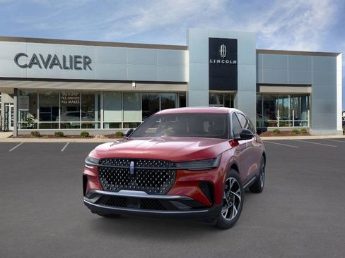 Used 2025 Lincoln Nautilus Premier w/ Equipment Group 102A image 2