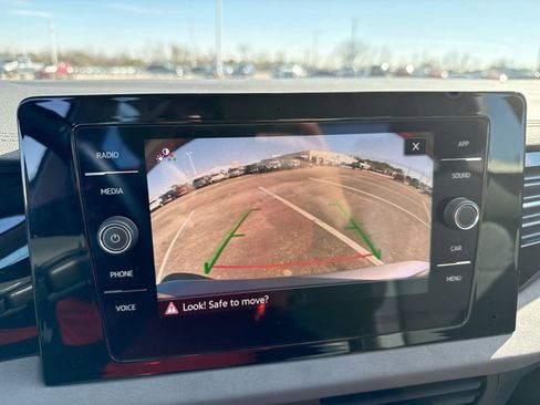 Used 2025 Volkswagen Jetta SE image 24