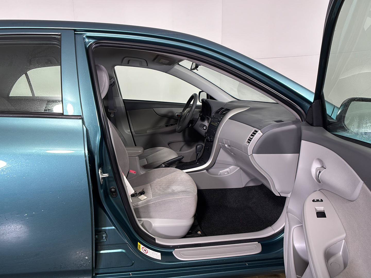 Used 2009 Toyota Corolla LE w/ All Weather Guard Pkg FWD image 10