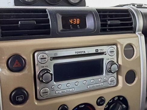 Used 2013 Toyota FJ Cruiser 4WD w/ Upgrade Pkg image 14