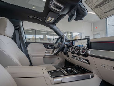 New 2026 Mercedes-Benz GLB 250 4MATIC image 17
