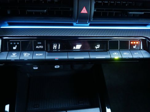 Used 2024 Toyota Prius XLE image 23