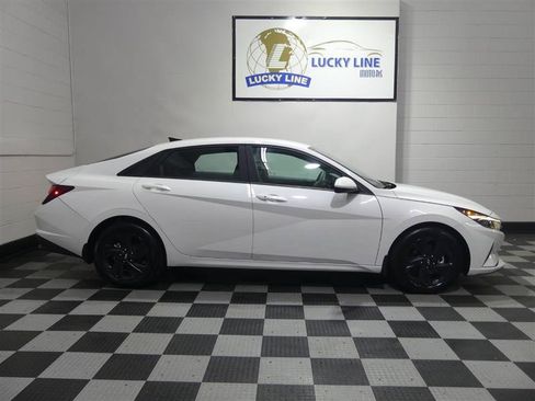 Used 2022 Hyundai Elantra SEL FWD image 6