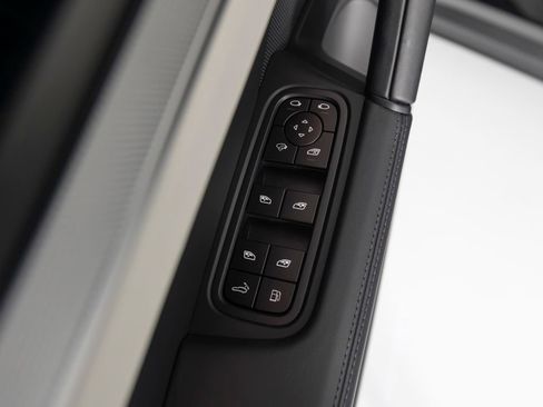 Certified 2025 Porsche Cayenne S AWD/4WD image 23