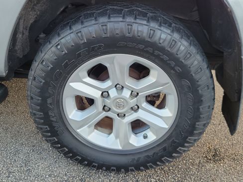 Used 2014 Toyota 4Runner SR5 image 9