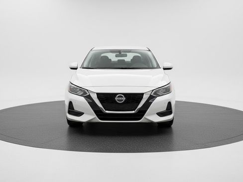 Used 2025 Nissan Sentra SV image 2