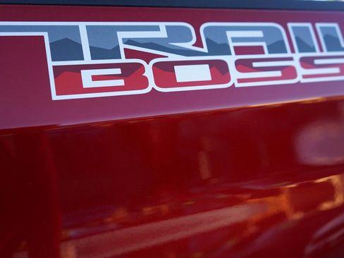 Used 2023 Chevrolet Silverado 1500 LT Trail Boss w/ LT Trail Boss Premium Package AWD/4WD image 25