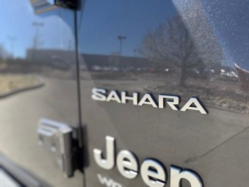 Used 2022 Jeep Wrangler Unlimited Sahara w/ Cold Weather Group image 11