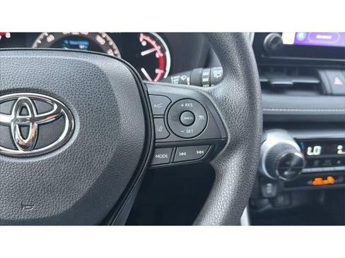 Certified 2025 Toyota RAV4 XLE AWD/4WD image 27