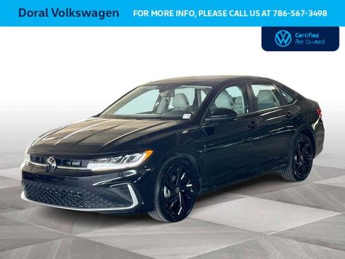 Used 2025 Volkswagen Jetta SE image 4