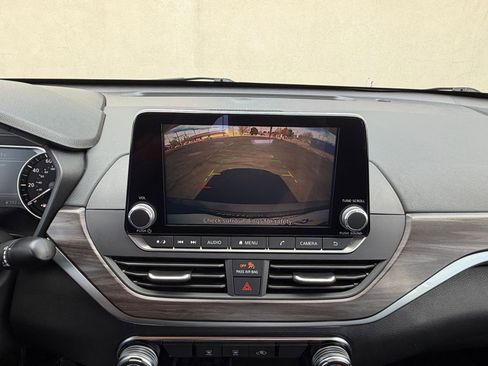 Used 2025 Nissan Altima 2.5 SV image 22