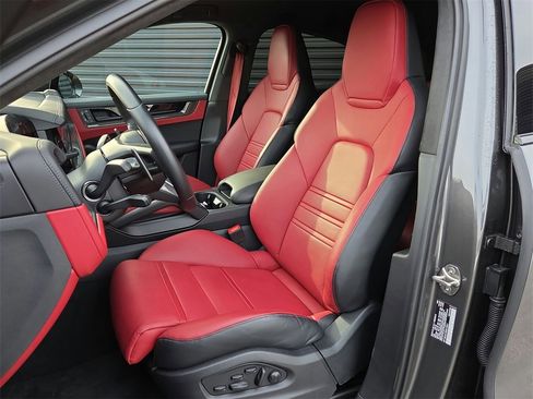 Used 2024 Porsche Cayenne Turbo GT image 5