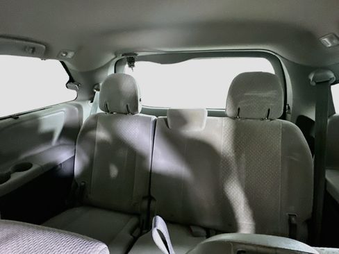 Used 2017 Toyota Sienna LE FWD image 27