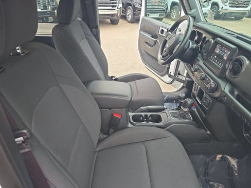 Used 2022 Jeep Wrangler Sport AWD/4WD image 10