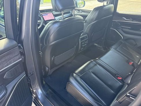 Certified 2025 Jeep Grand Cherokee Limited w/ Black Appearance Package AWD/4WD image 36
