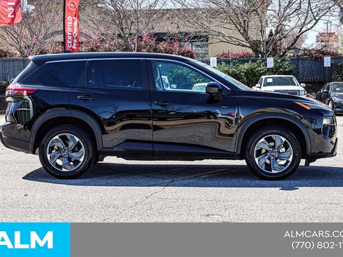 Used 2025 Nissan Rogue SV image 11