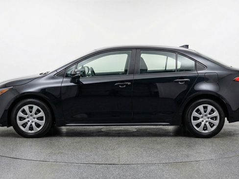 Used 2025 Toyota Corolla LE FWD image 5