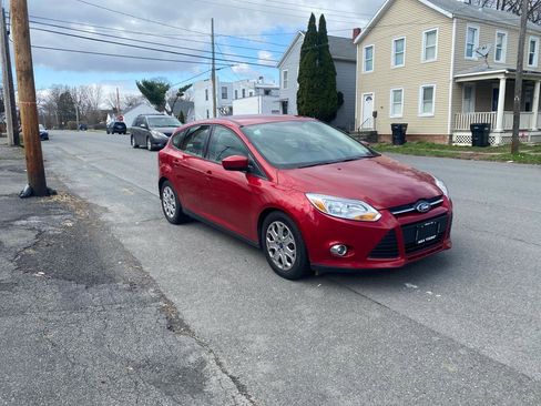 Used 2012 Ford Focus SE FWD image 3