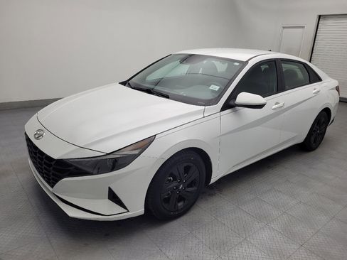 Used 2021 Hyundai Elantra SEL image 2