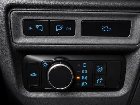 Used 2022 Ford F150 Lightning XLT AWD/4WD image 39