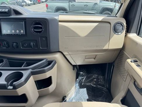 Used 2014 Ford E-350 and Econoline 350 XLT RWD image 19