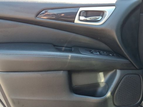 Used 2020 Nissan Pathfinder SV AWD/4WD image 14