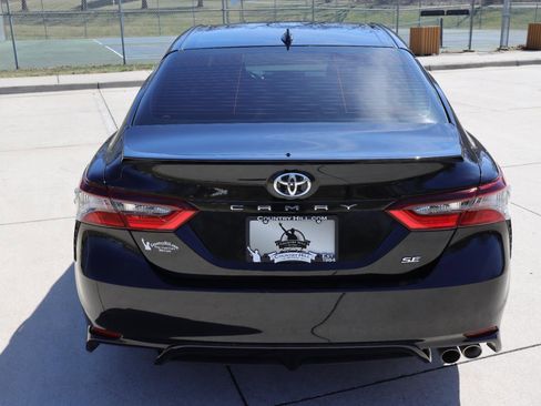 Used 2022 Toyota Camry SE image 11