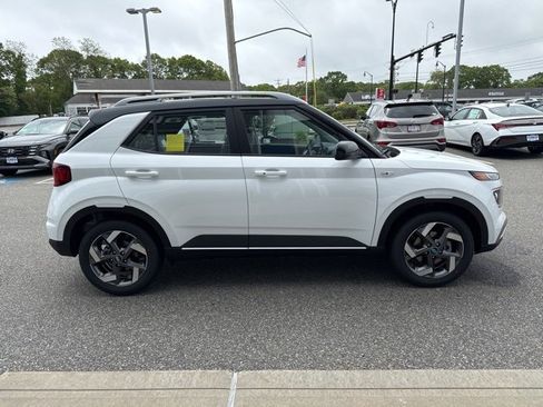 Certified 2025 Hyundai Venue Limited image 6