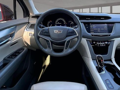 Used 2018 Cadillac XT5 Premium Luxury w/ Driver Assist Package FWD image 5