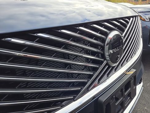 New 2026 Volvo XC90 B6 Plus w/ Protection Package Premier image 3