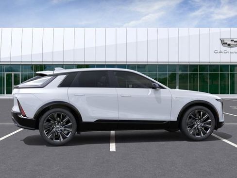 New 2026 Cadillac Lyriq Signature Sport w/ Nappa Leather Package AWD/4WD image 5