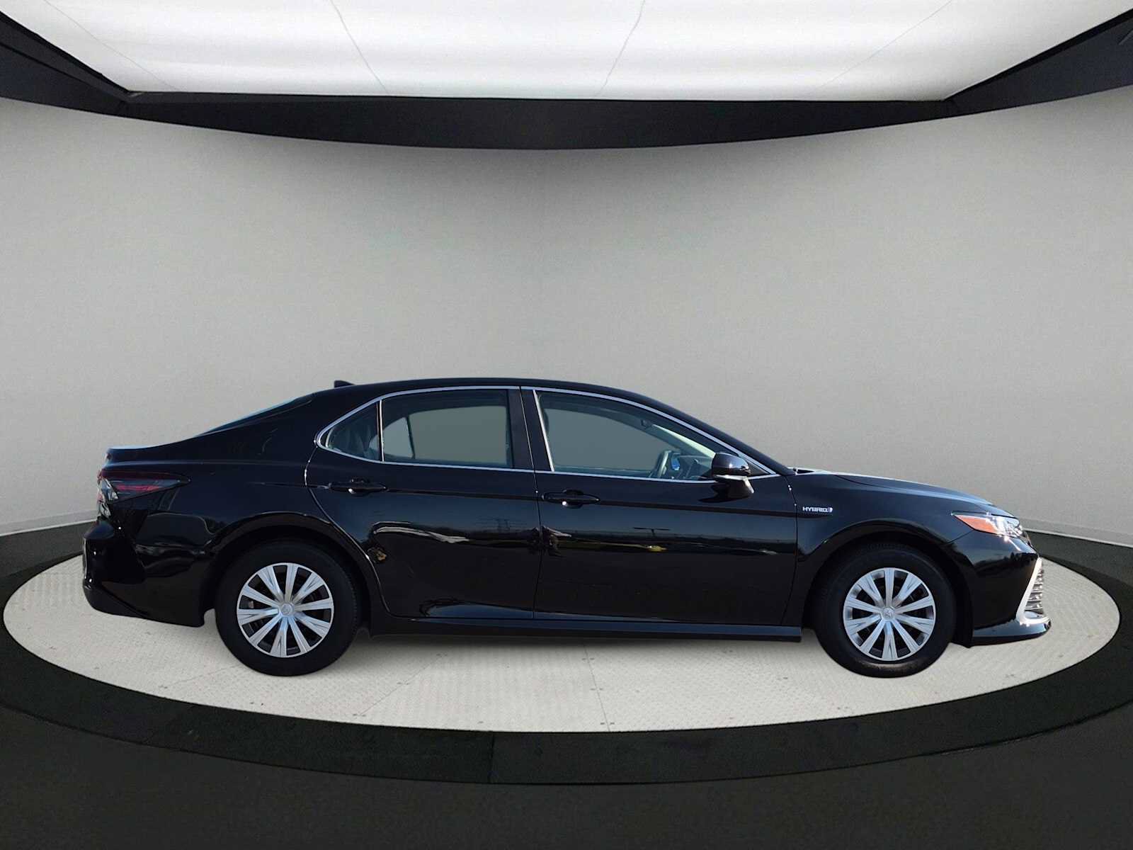 Used 2021 Toyota Camry LE FWD image 9