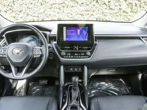 Used 2023 Toyota Corolla Cross XLE FWD image 12