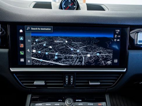 Used 2023 Porsche Cayenne Platinum Edition image 45