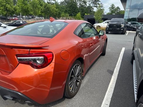 Used 2017 Toyota 86 RWD image 5