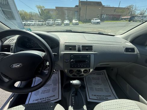 Used 2005 Ford Focus SE image 10
