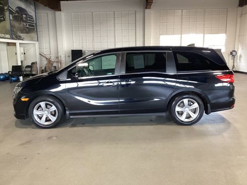 Used 2018 Honda Odyssey EX image 2