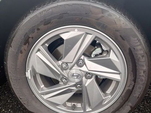 Certified 2025 Hyundai Elantra SE image 10