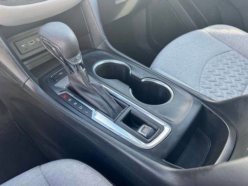 Used 2023 Chevrolet Equinox LS image 27