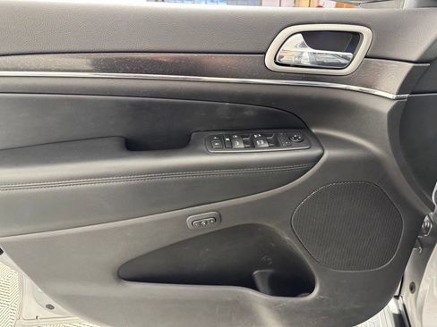 Used 2018 Jeep Grand Cherokee Limited AWD/4WD image 16
