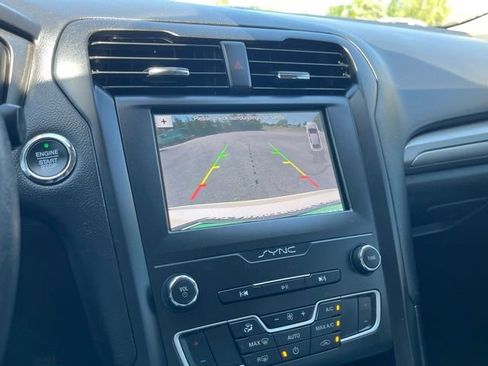 Used 2019 Ford Fusion SE w/ Equipment Group 151A FWD image 11