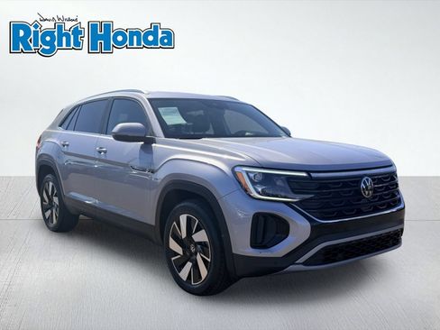 Used 2025 Volkswagen Atlas Cross Sport SE AWD/4WD image 9