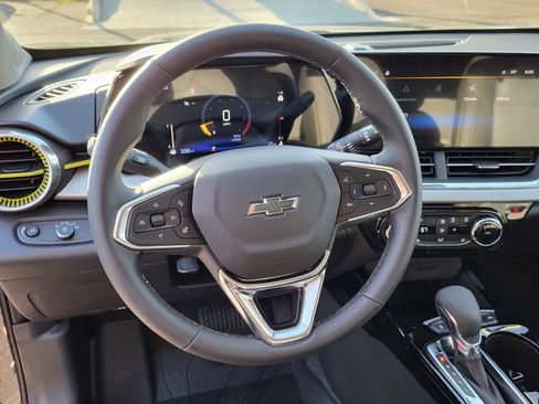 New 2026 Chevrolet Trax LT w/ Midnight Edition FWD image 16