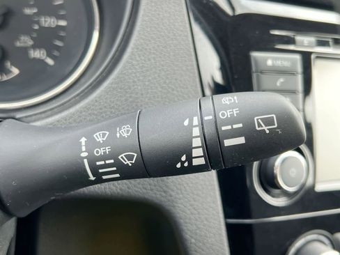 Used 2018 Nissan Rogue S image 25