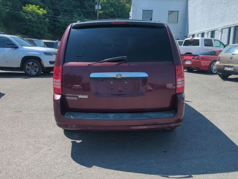 Used 2008 Chrysler Town & Country Touring FWD image 7