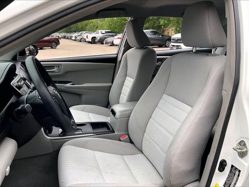 Used 2017 Toyota Camry LE FWD image 8