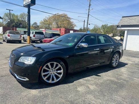 Used 2019 Chrysler 300 Limited RWD image 4