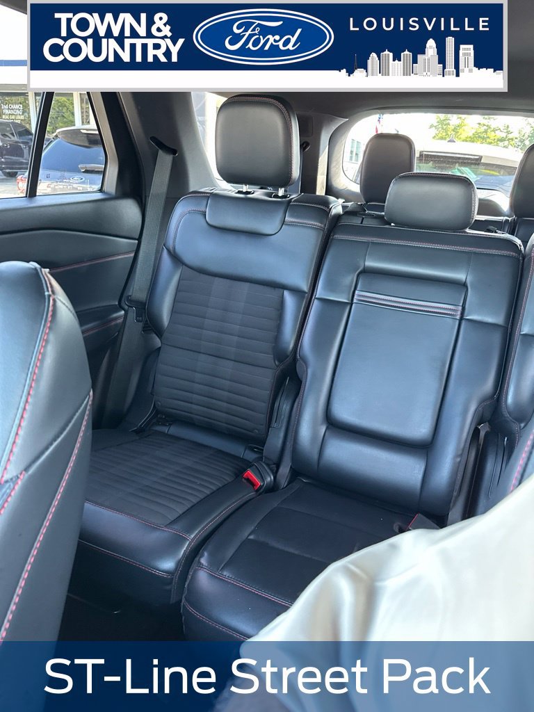 Used 2025 Ford Explorer ST-Line w/ ST-Line Street Pack AWD/4WD image 7