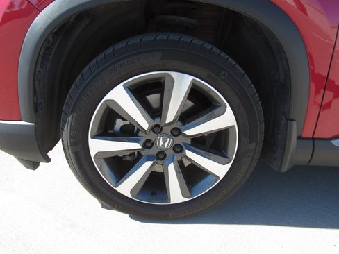 Used 2025 Honda Pilot Touring image 4